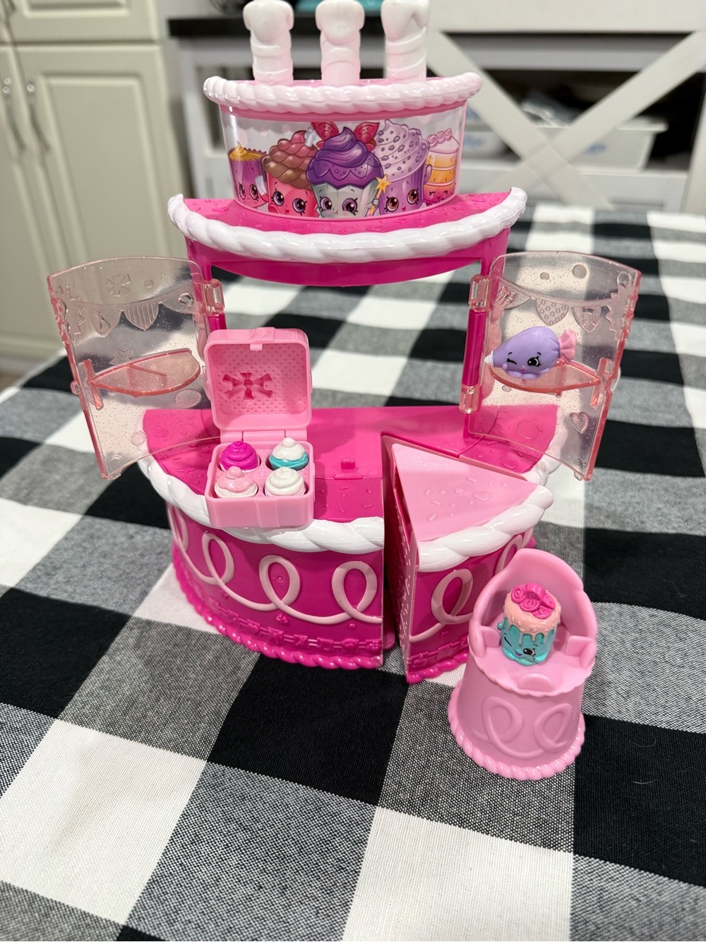 Shopkins Pink Bakery Playset with Dessert Characters